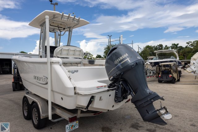 Pre-Owned 2020 Robalo R230 CC Power Boat for sale